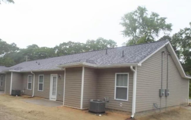 Photo - 2708 Tree St