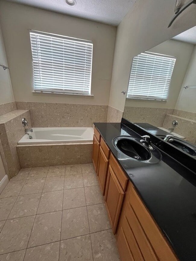 Photo - 3/2.5 Thornton Park***1/2 off first month ...