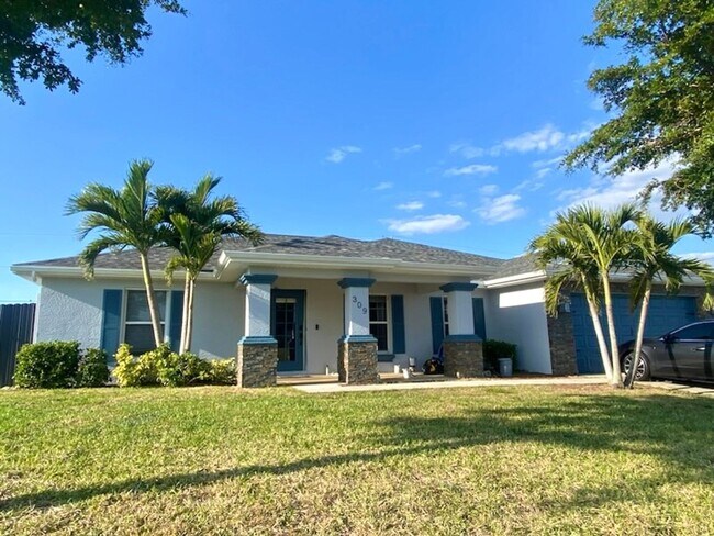 Building Photo - Beautiful Pool Home with 4 Beds, 2 Baths i...