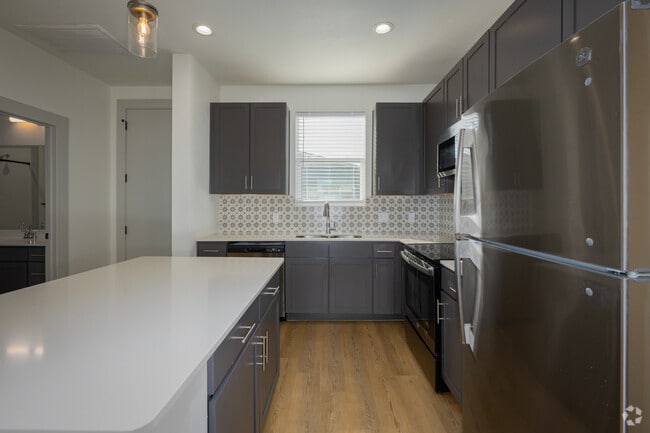 1BR, 1BA - 625SF - Kitchen