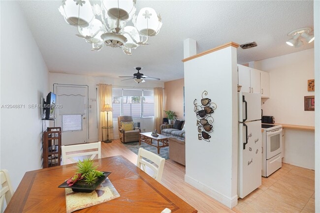 Building Photo - 820 SW 11th Ave Unit 18B