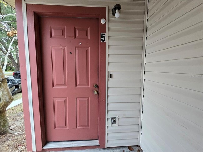 Building Photo - 308 W Crescent Dr Unit 5