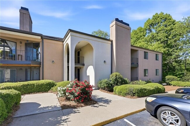 Building Photo - 605 Candler St Unit B13