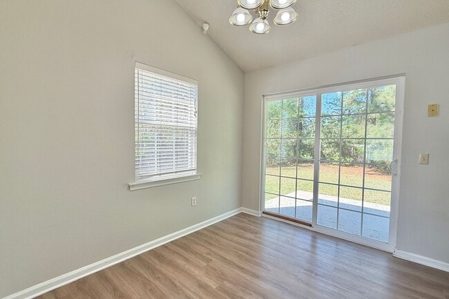 Photo - AVAILABLE NOW! (Pet Friendly)