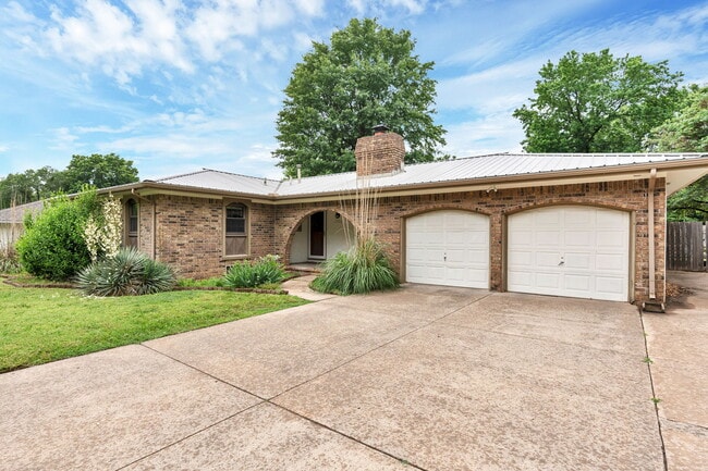 Photo - 1306 Brookfield Ln