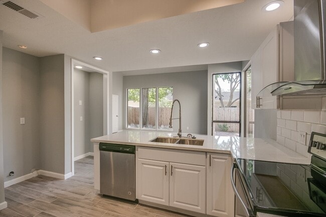 Photo - 923 Cranberry Hill Ct