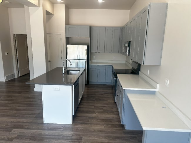 Photo - 606 W North Temple St Unidad Apt 101