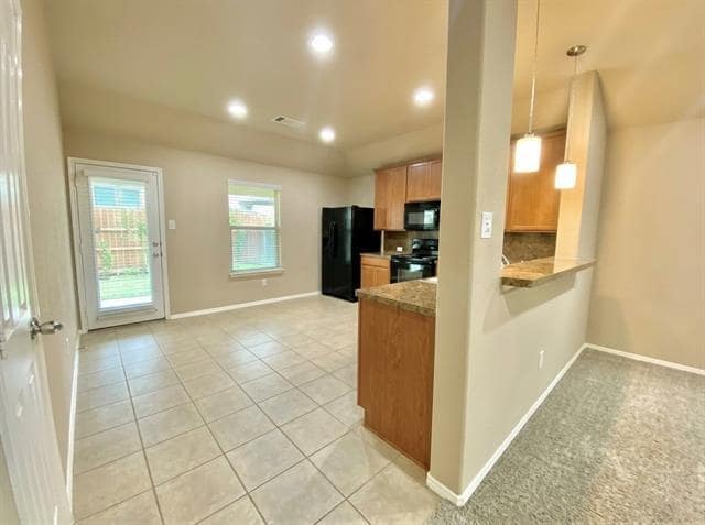 Photo - 421 Goldstone Ln
