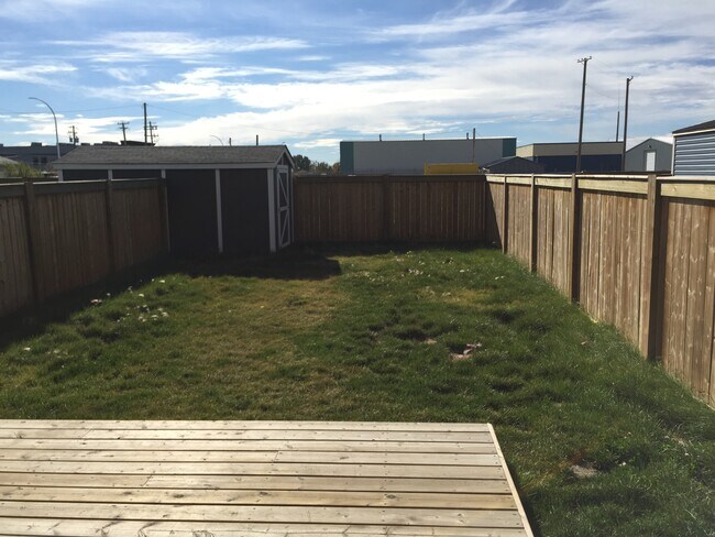 9209-9102 102 Ave