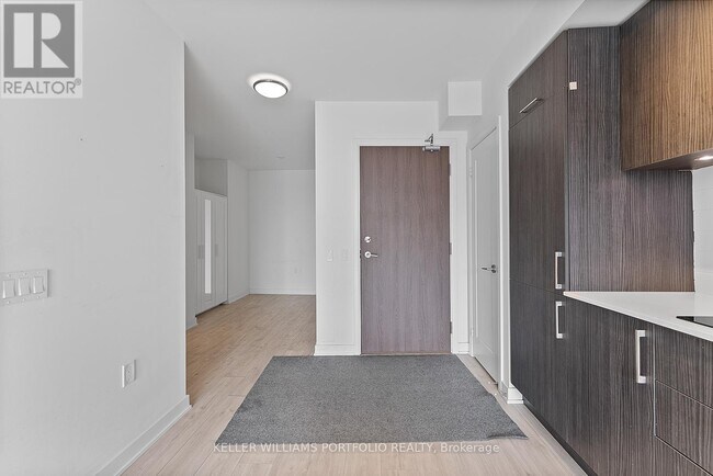 Photo - 27 Bathurst St Unité 507