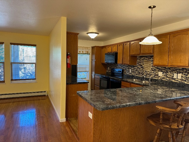 Photo - 883 Vineyard Ave