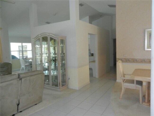 Photo - 589 Rotonda Cir