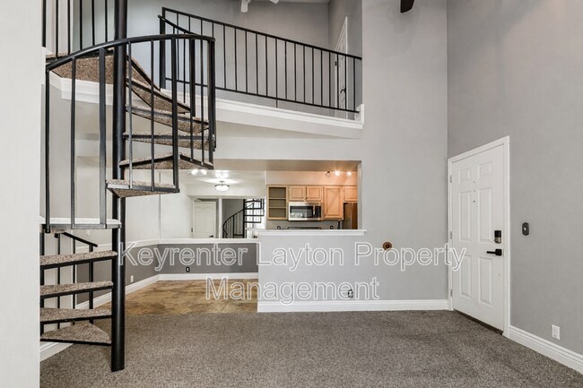 Photo - 650 S Main St