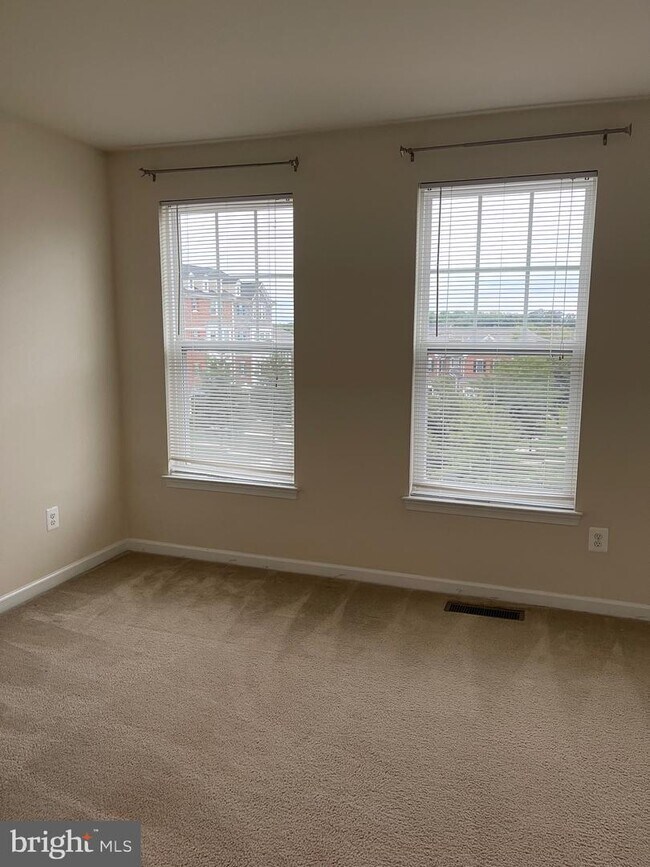 43916 Avenza Terrace Townhome Townhome Rental in Chantilly VA