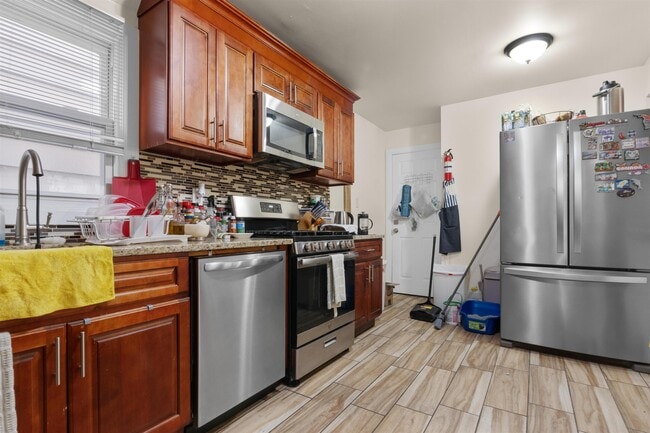 Photo - 180 MCADOO Ave Unit 1