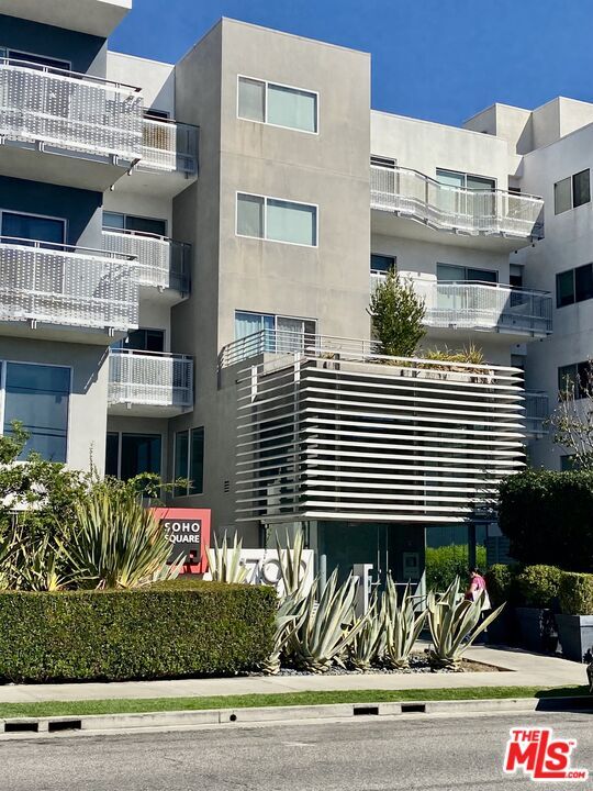 Building Photo - 1700 Sawtelle Blvd Unit 203 Rental