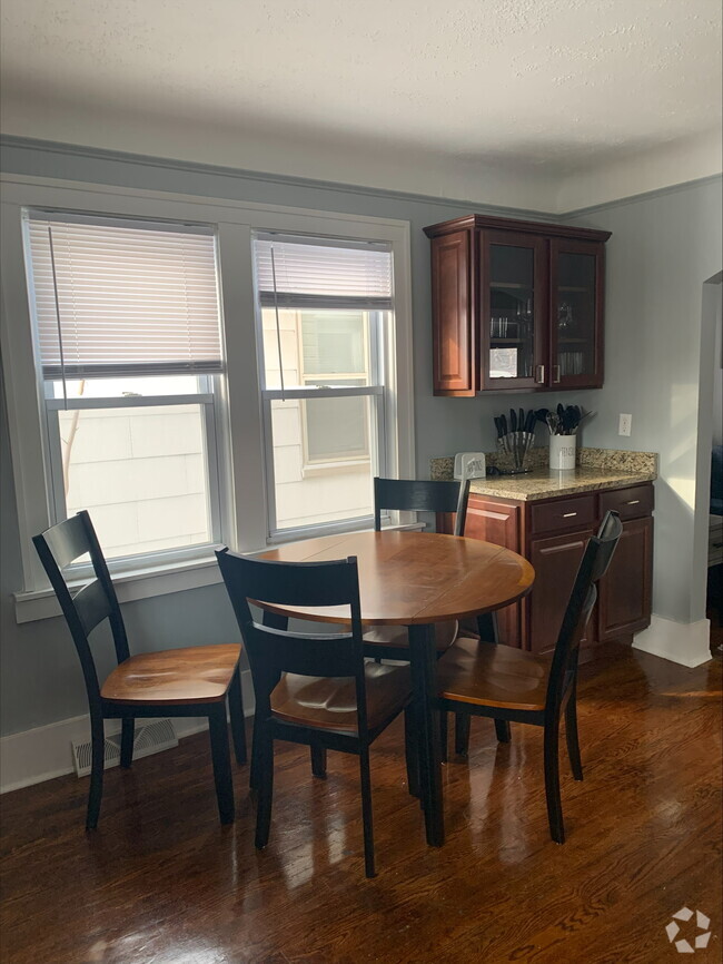 Building Photo - 428 E Hayes Ave Rental
