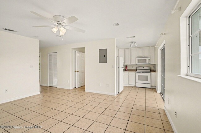 Photo - 255 W Towne Pl