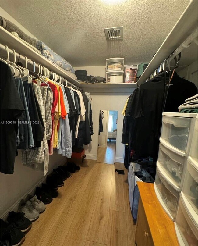 Photo - 5201 Geneva Way Unit 209