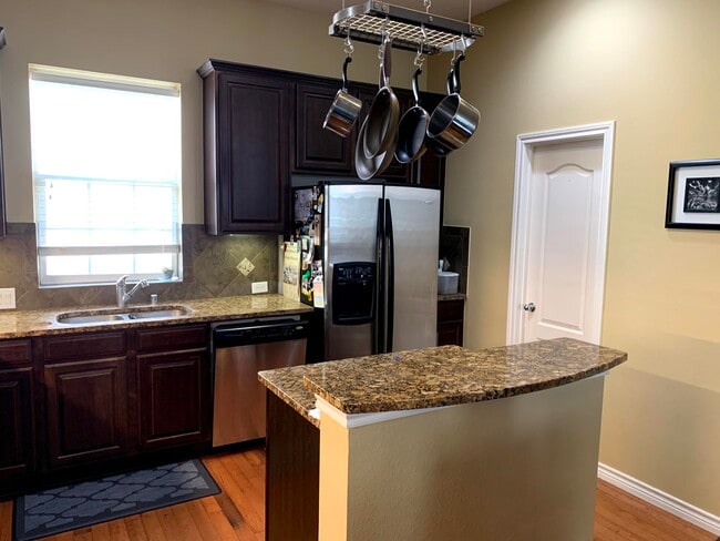 Photo - 15840 Breedlove Pl