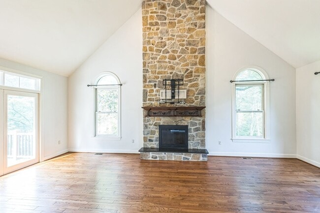 Photo - 1720 Honeysuckle Ln