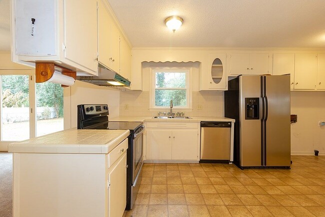 Photo - 408 Pineview Dr