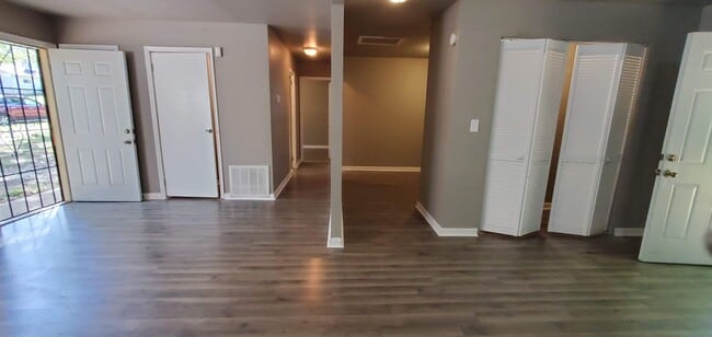 Photo - Large Ranch Home with Garage - Section 8 A...