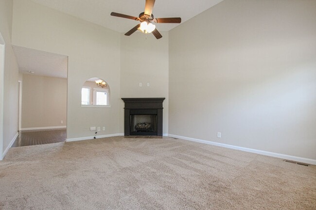Photo - Three Bedroom in Autumn Creek!
