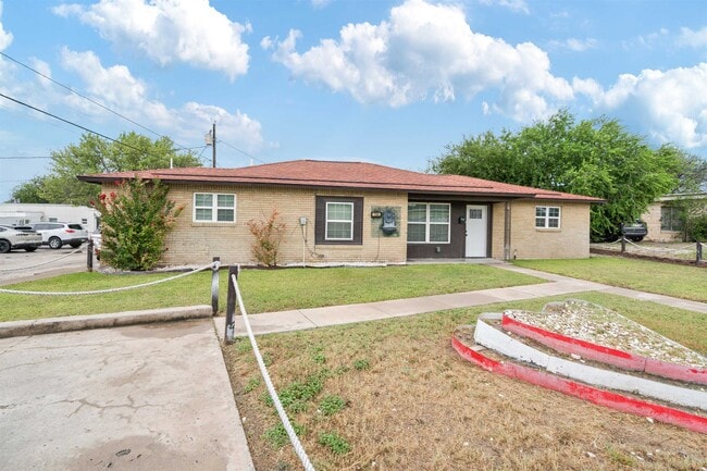Photo - 1104 N Bedell Ave