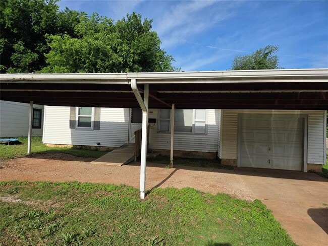 Building Photo - 3413 Willow Creek Dr