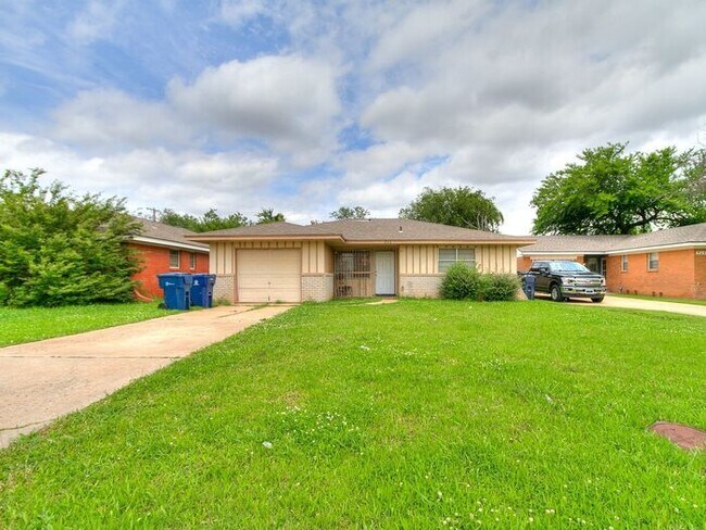 Photo - 213 NW 82nd St