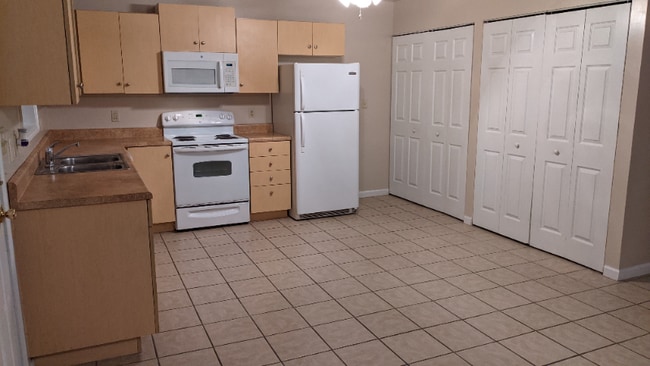 Photo - 100 Schultze St