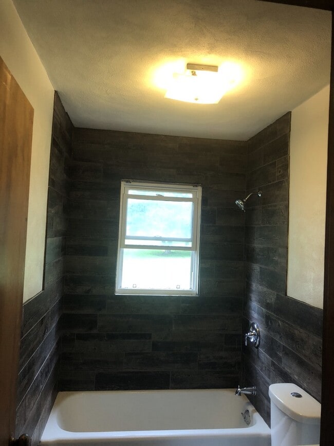 Photo - Nice 2 bedroom 1 bath house for rent