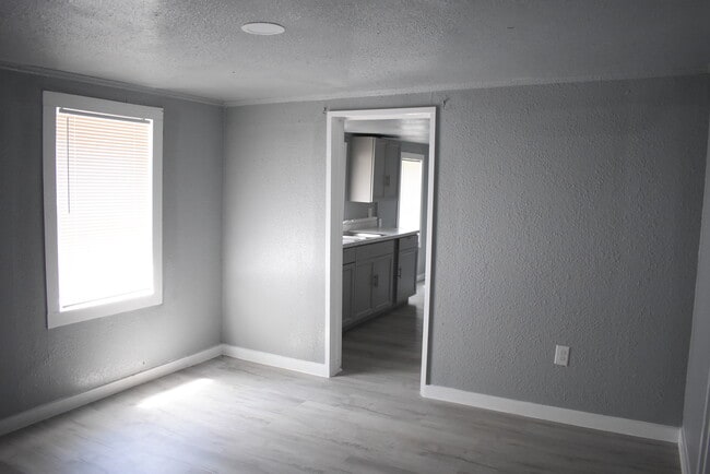 Photo - 1703 Boney St