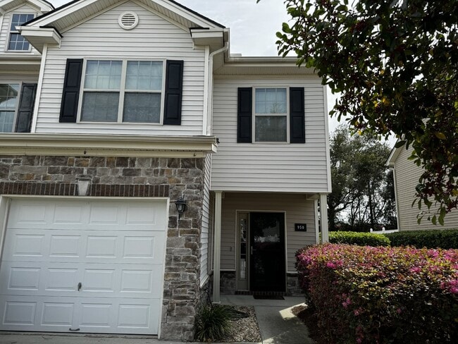 Building Photo - Townhouse for Rent