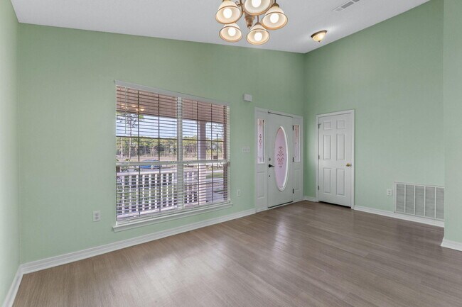 Photo - 742 Saltair Ln