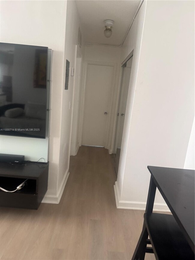 Photo - 713 Collins Ave Unidad 31