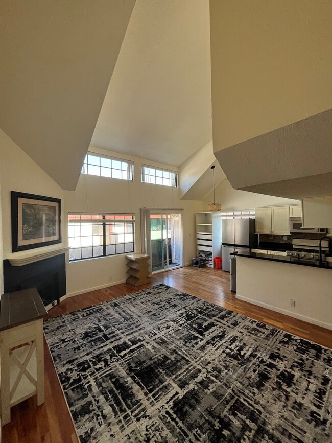 Photo - 15946 Vanowen St Unidad #207