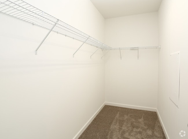 2BR, 2BA - 1222sf- Walk-In Closet