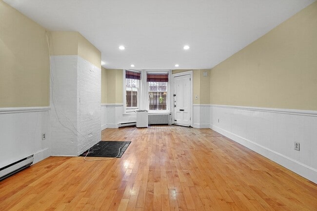 Photo - 31 Hereford St Condo Unit A