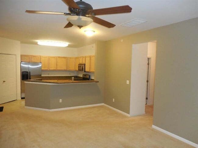 Photo - 824 W Summerfield Gln Cir