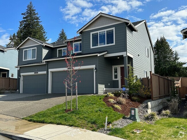Building Photo - Large Bremerton Townhome