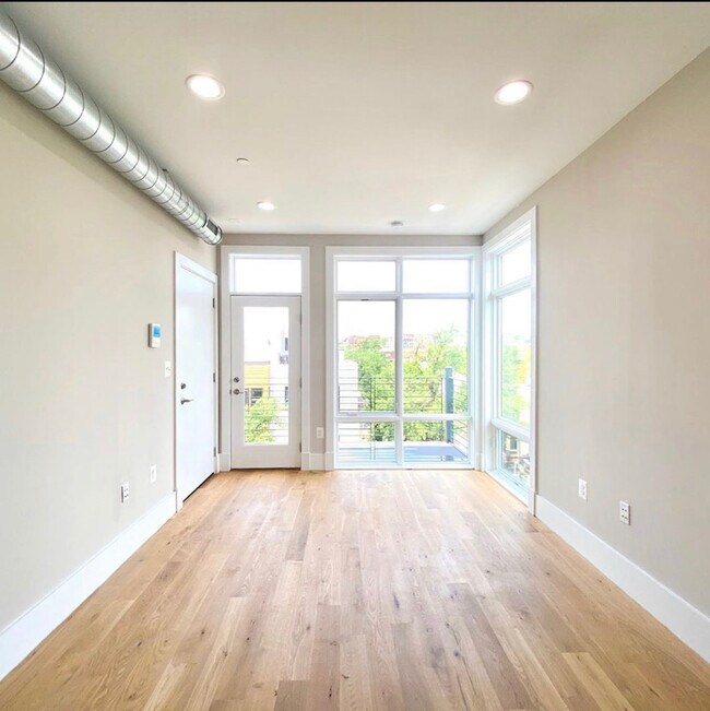 Photo - 1537 Gales St NE Unidad 2