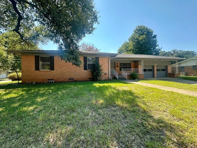 Building Photo - Coming Soon! Newly Remodeled 4 Bedroom 2 B... Rental