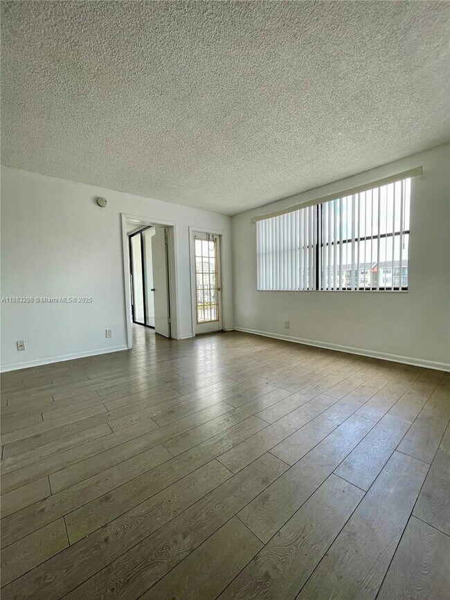 Photo - 752 Executive Center Dr Unit 25