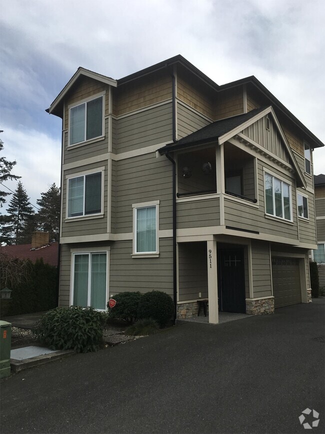 Building Photo - 9511 Holly Dr Rental