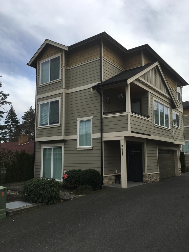 Building Photo - 9511 Holly Dr Rental