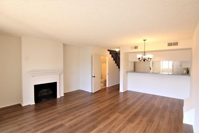Photo - 13552 Burbank Blvd Unidad 3
