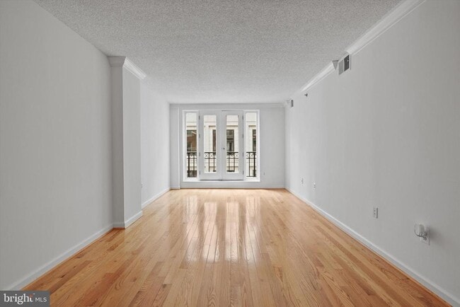 Building Photo - 601 Pennsylvania Ave NW Unit 612