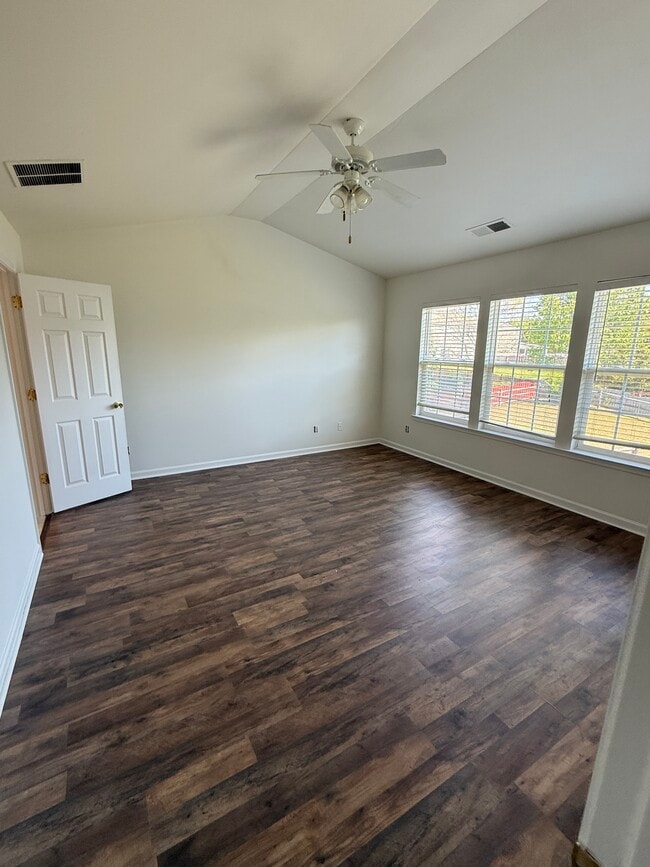 Building Photo - 2810 Azalea Hills Dr